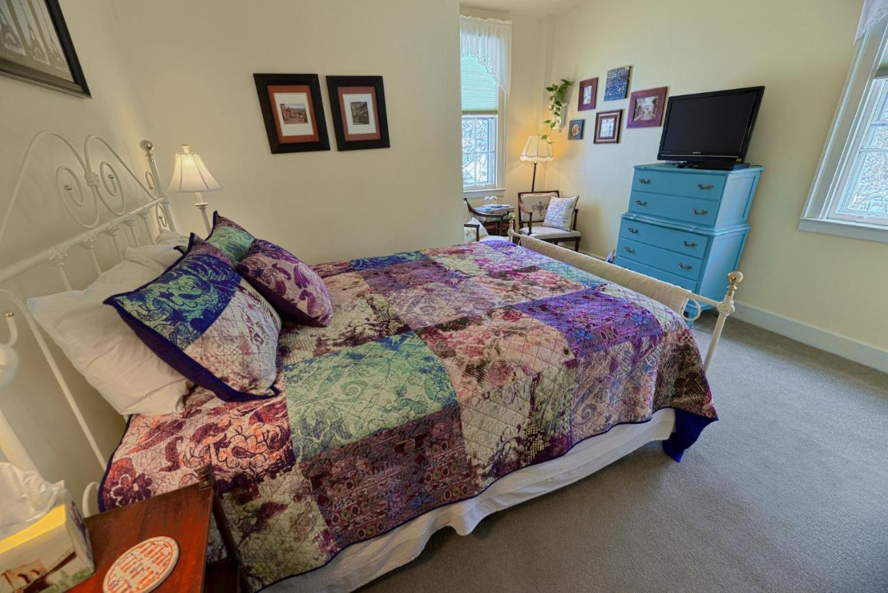 The Bed And Breakfast At Oliver Phelps Канандейгуа Номер фото