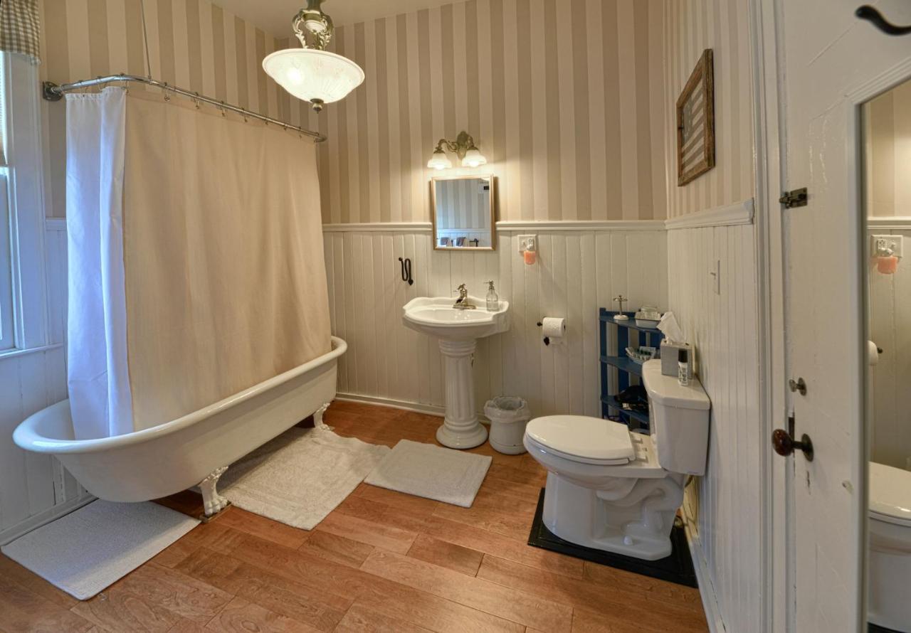 The Bed And Breakfast At Oliver Phelps Канандейгуа Номер фото