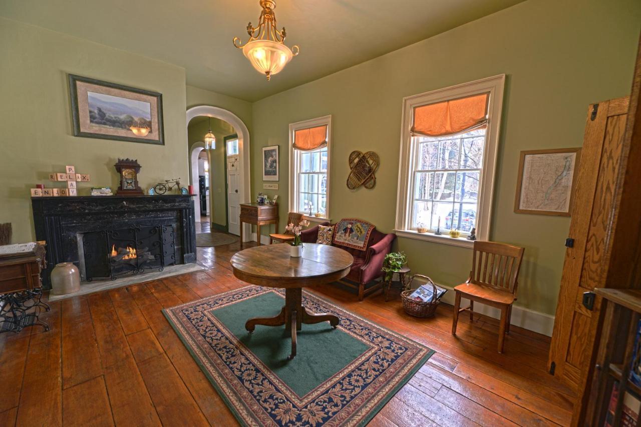 The Bed And Breakfast At Oliver Phelps Канандейгуа Экстерьер фото