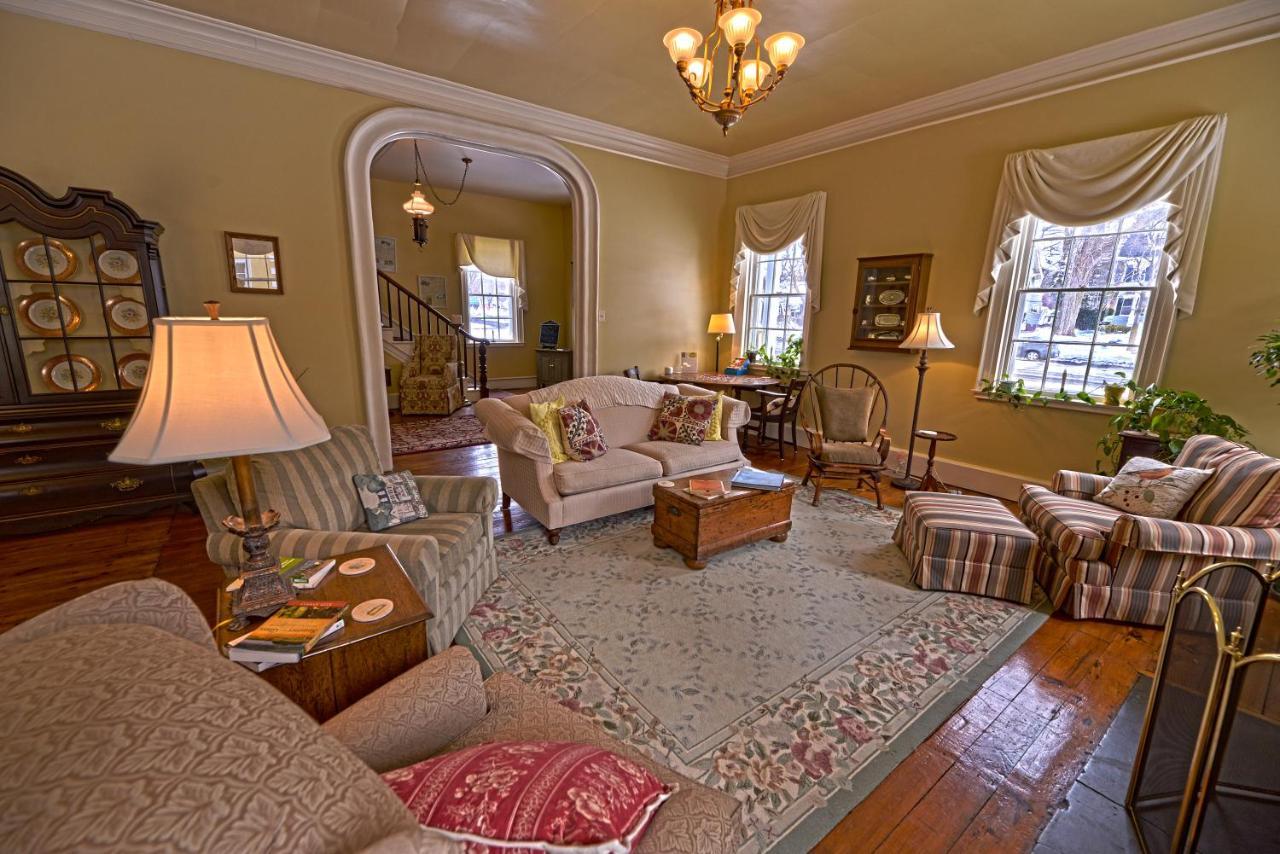 The Bed And Breakfast At Oliver Phelps Канандейгуа Экстерьер фото