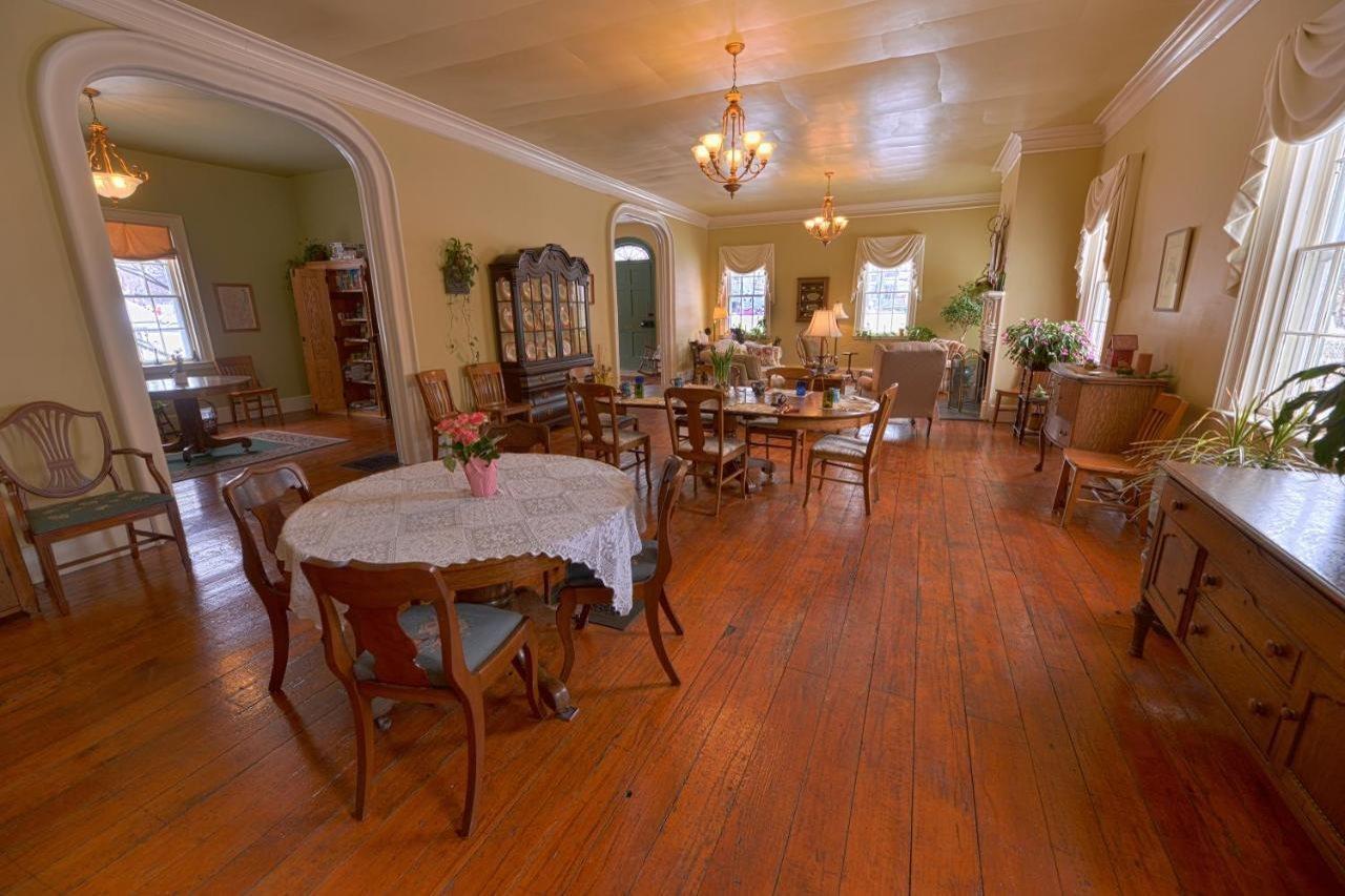 The Bed And Breakfast At Oliver Phelps Канандейгуа Экстерьер фото