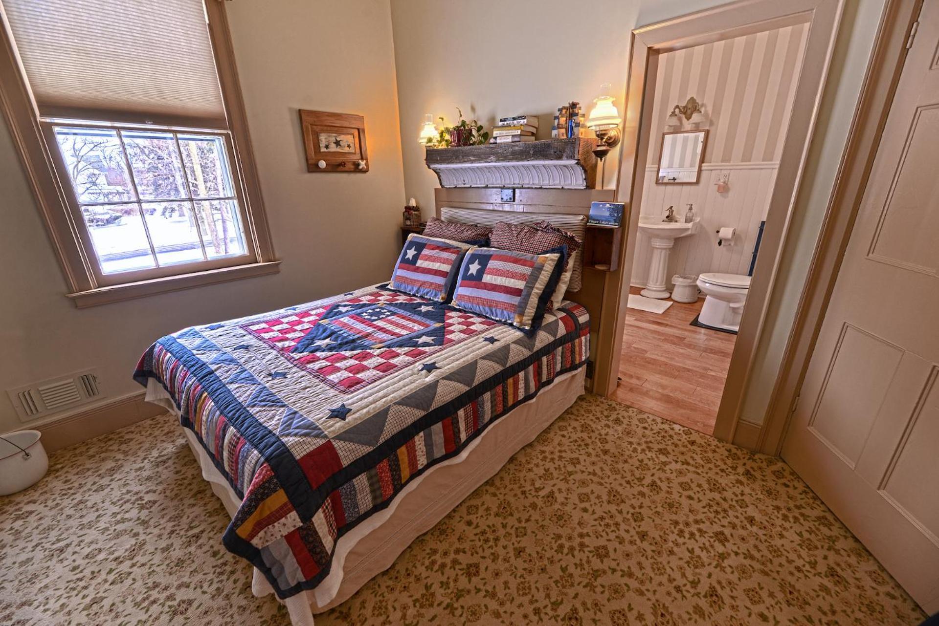 The Bed And Breakfast At Oliver Phelps Канандейгуа Номер фото