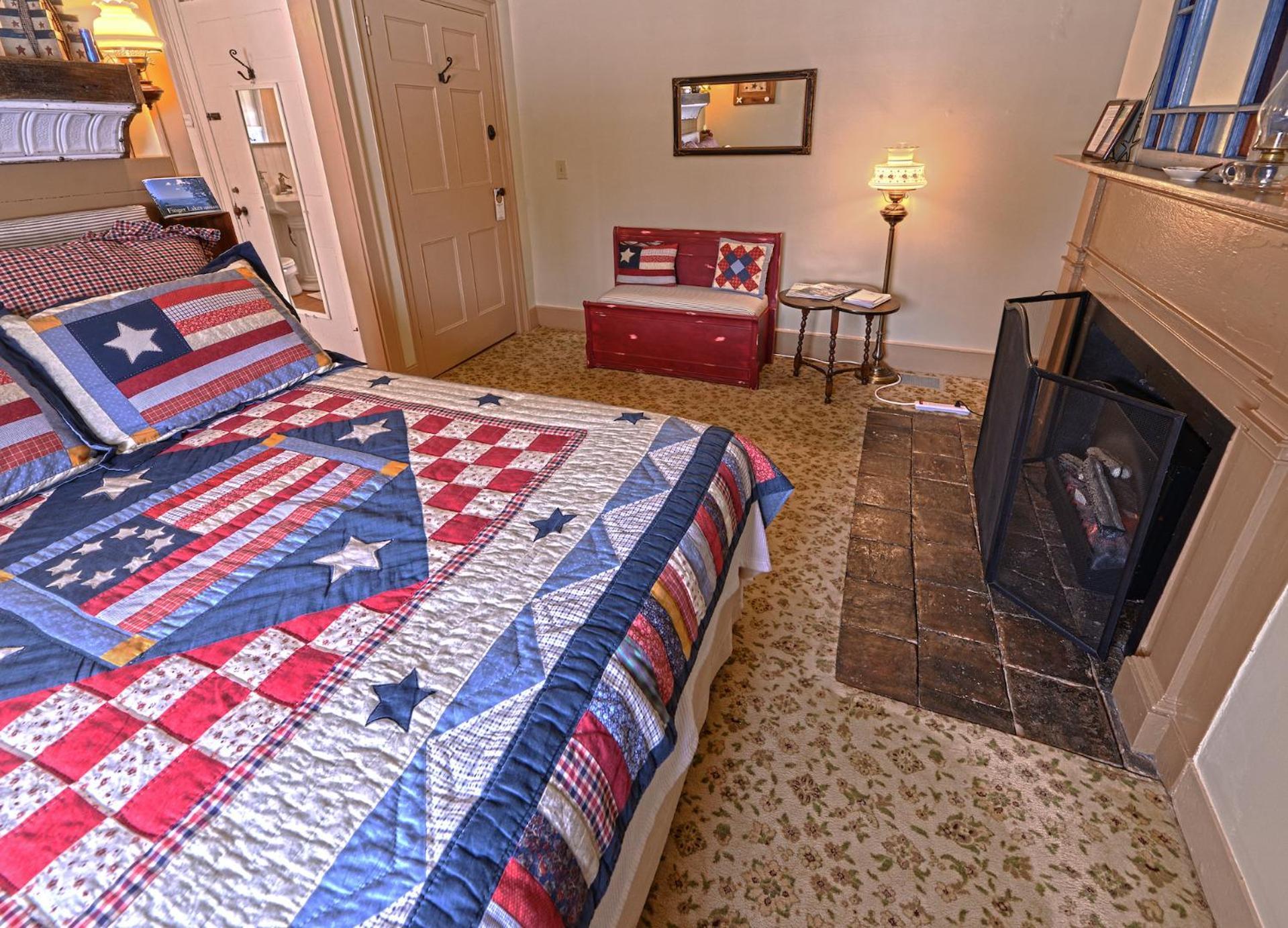 The Bed And Breakfast At Oliver Phelps Канандейгуа Номер фото