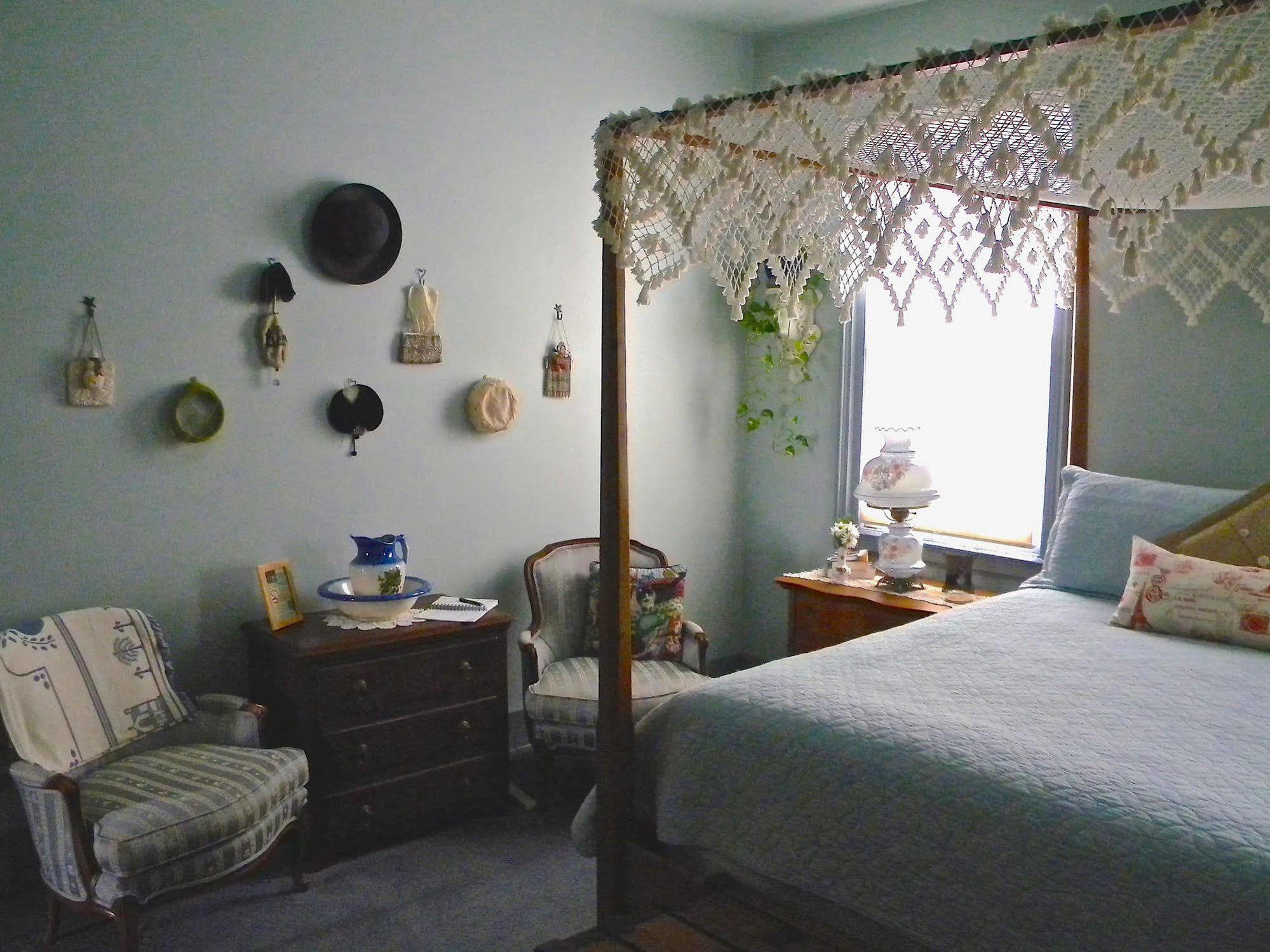 The Bed And Breakfast At Oliver Phelps Канандейгуа Экстерьер фото